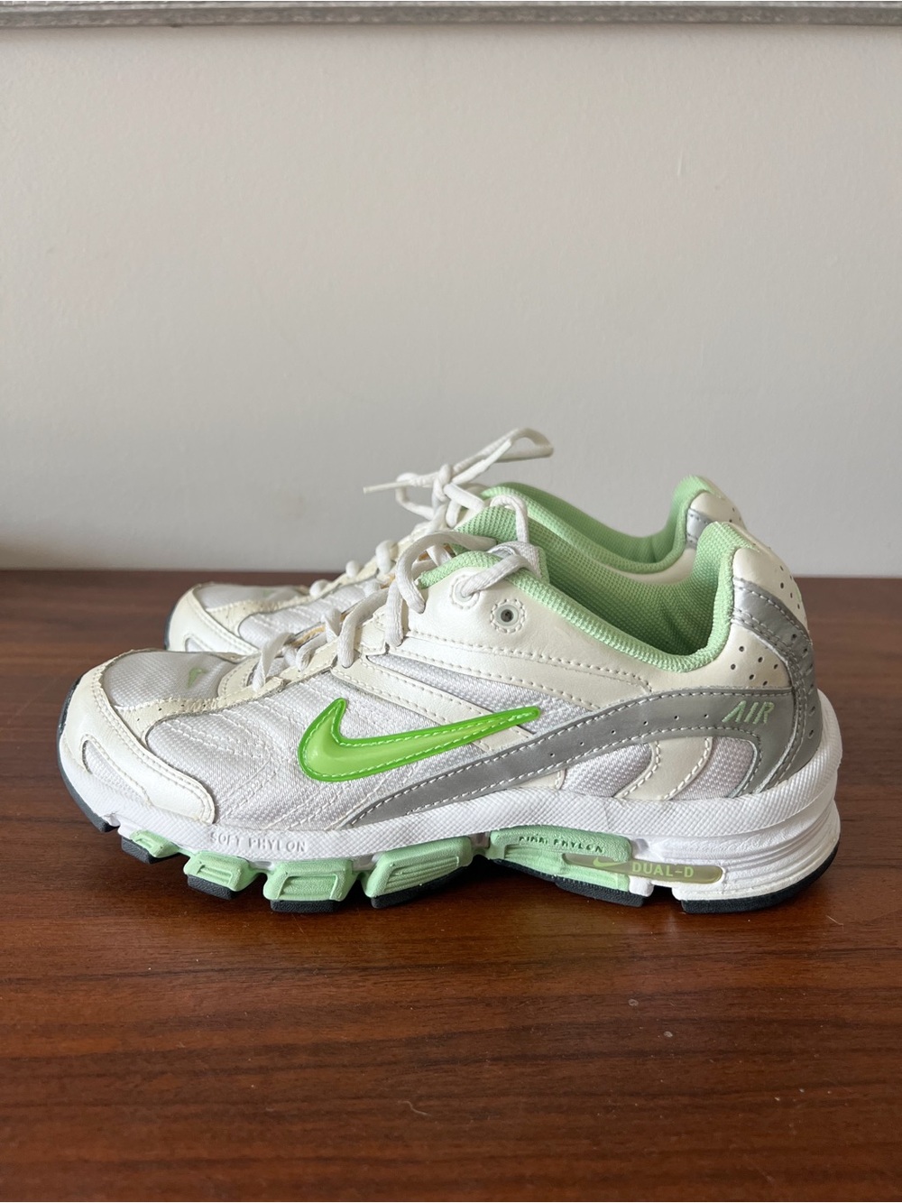 Vintage Nike Air Dual-D Running Shoes White Green Mesh Sneakers Women's Size 8 - Picture 4 of 7